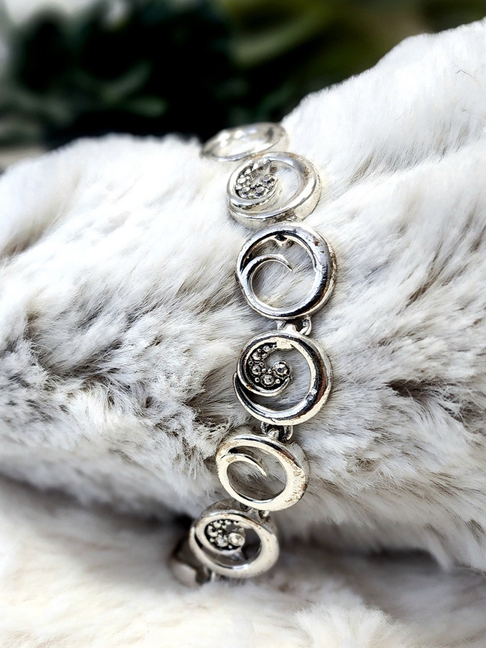 Silver-Tone Swirl Link Bracelet – Sculptural Spiral Statement Jewelry